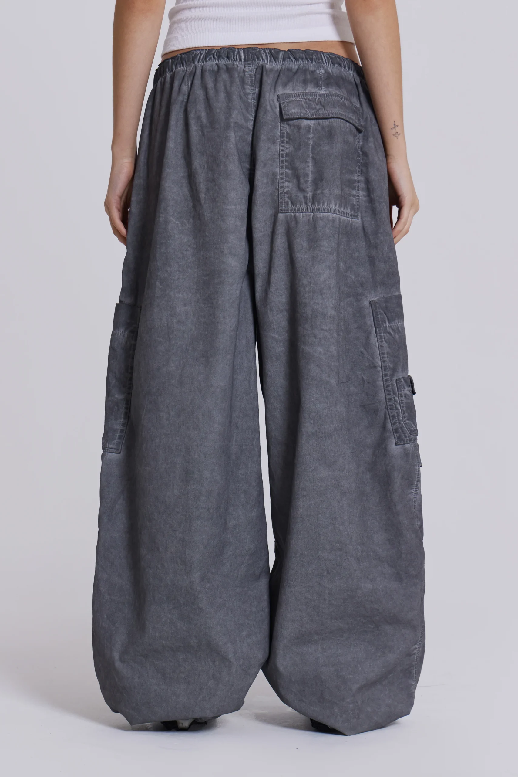 11532-black-oil-wash-parachute-pants-3.webp Black Oil Wash Parachute Pants