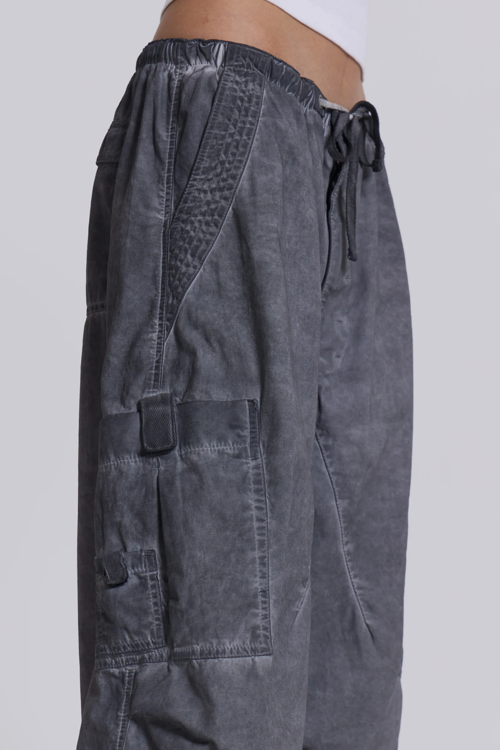 11532-black-oil-wash-parachute-pants-4.webp Black Oil Wash Parachute Pants