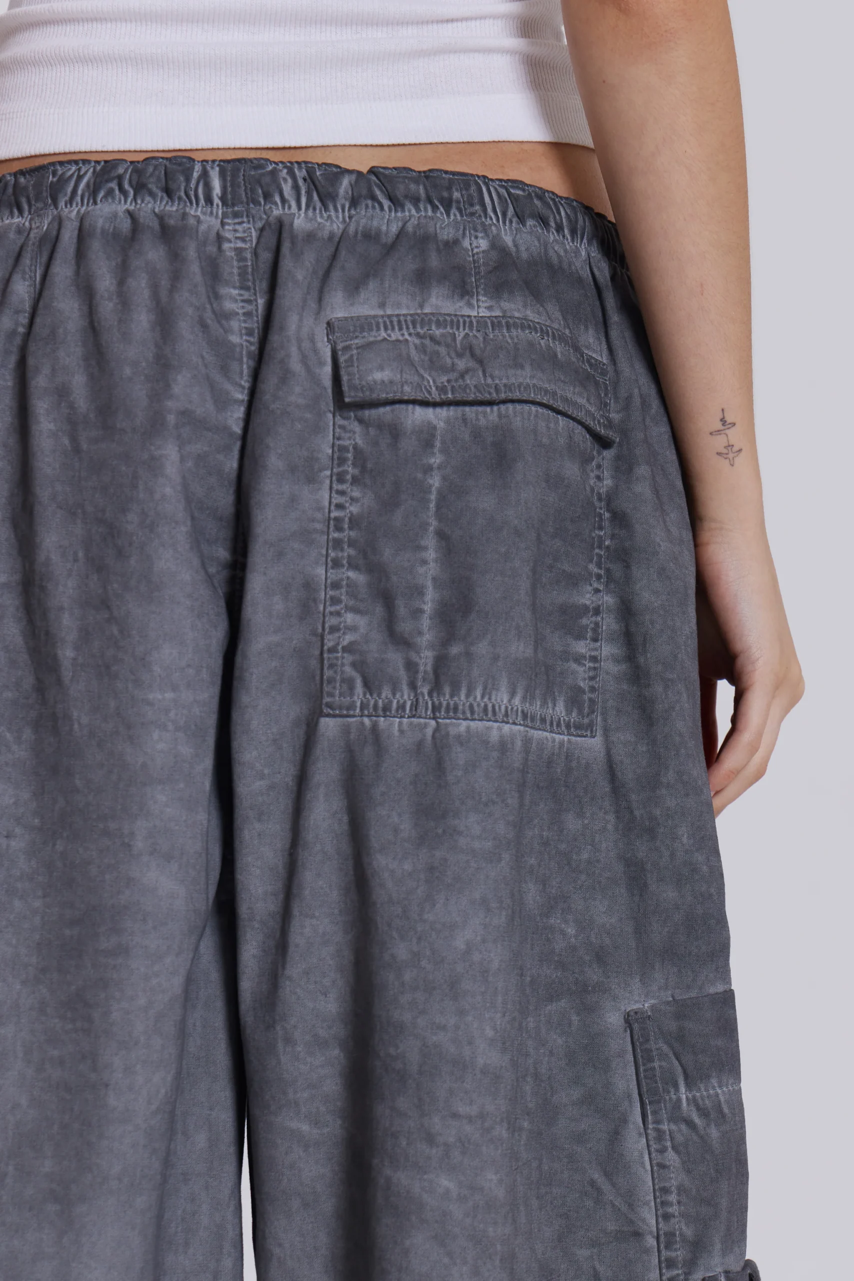 11532-black-oil-wash-parachute-pants-5.webp Black Oil Wash Parachute Pants