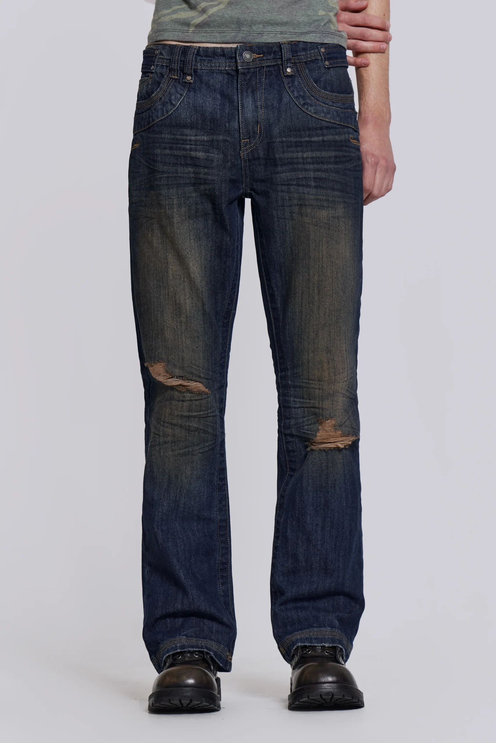 Embroidered Bass Flared Jeans