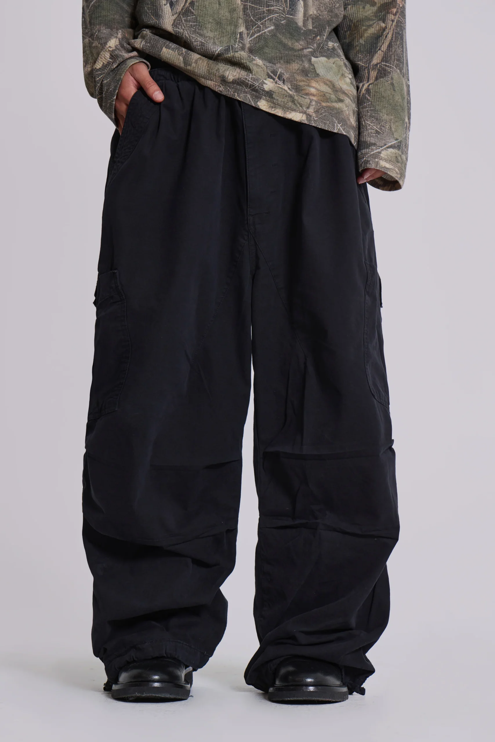 12221-black-parachute-cargo-pants-1.webp Black Parachute Cargo Pants