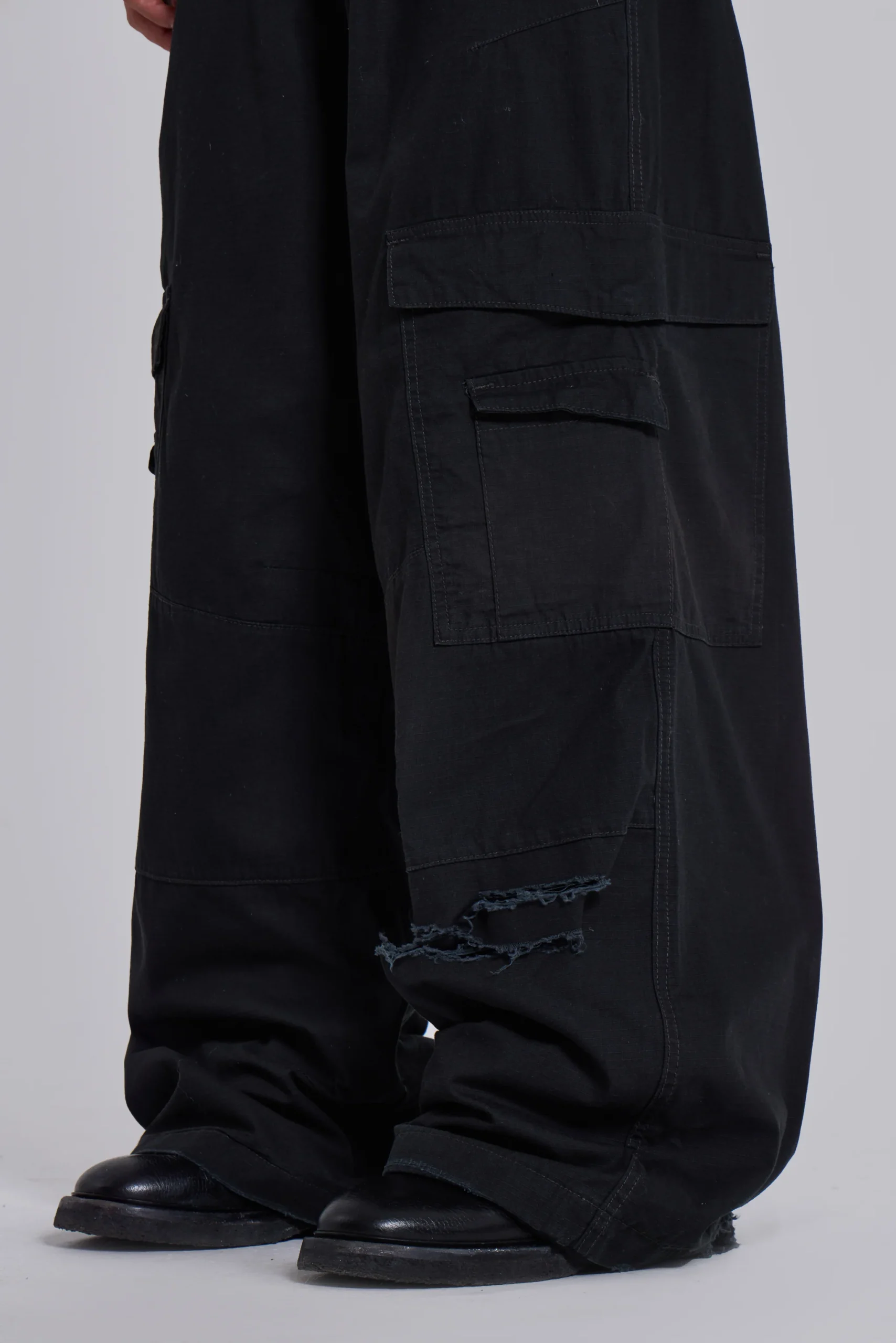 2196-black-titan-cargos-5.webp Black Titan Cargos