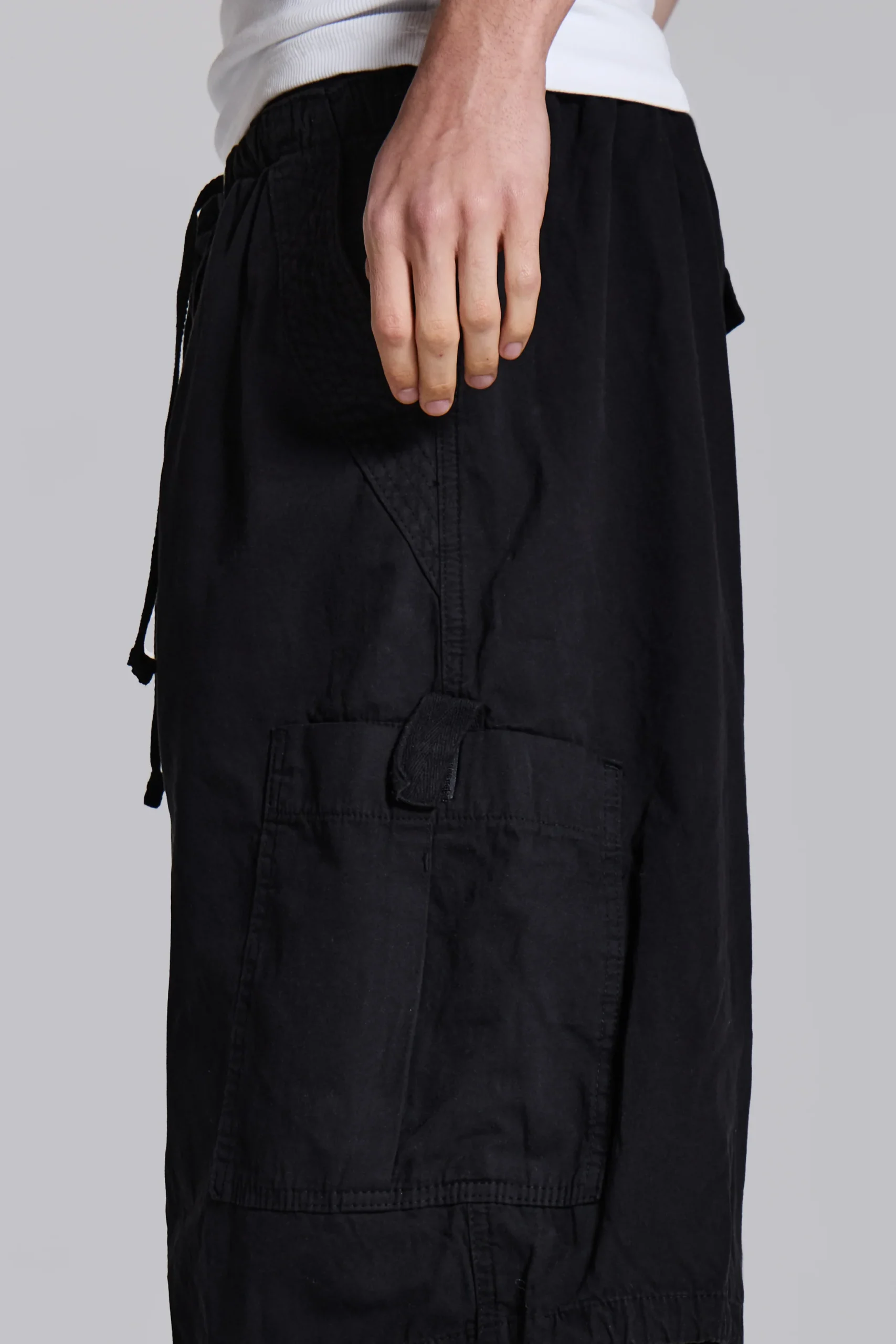 2915-black-parachute-cargo-baggy-shorts-6.webp Black Parachute Cargo Baggy Shorts