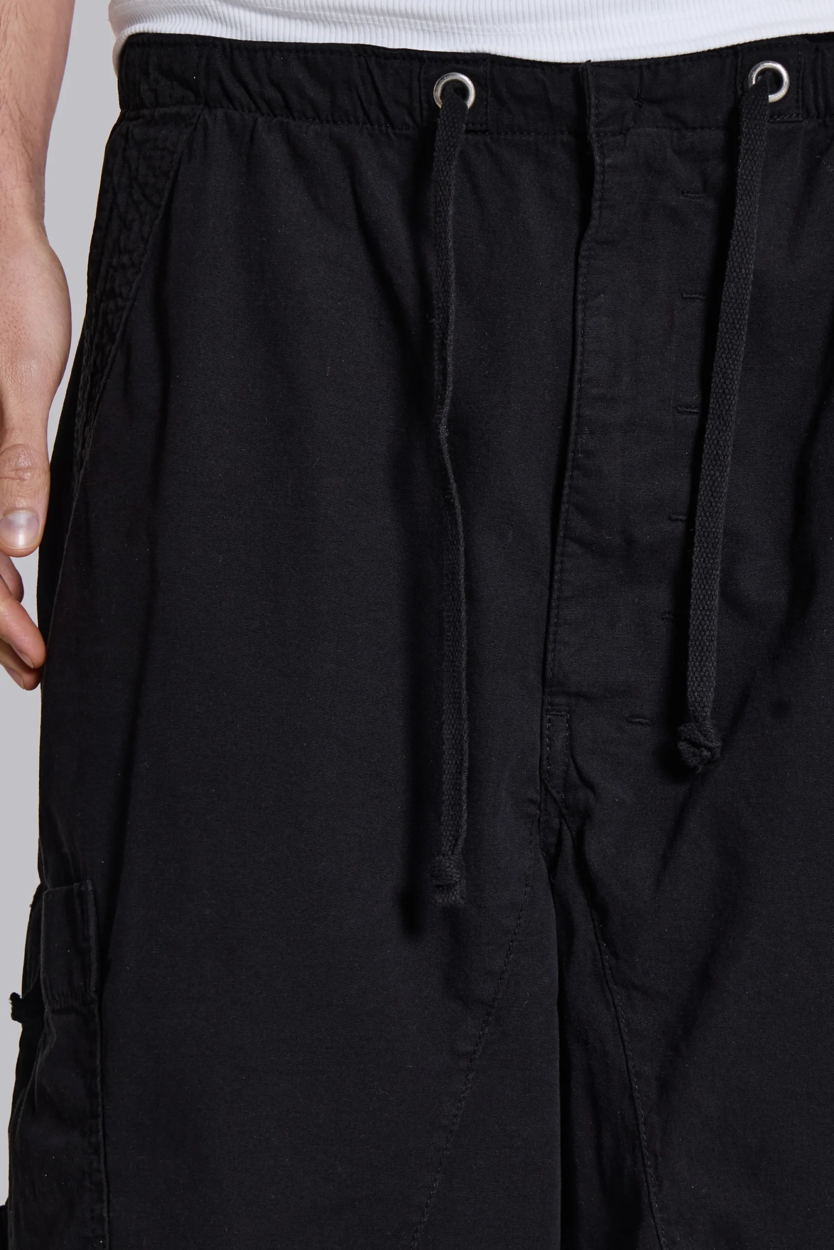 2915-black-parachute-cargo-baggy-shorts-7.webp Black Parachute Cargo Baggy Shorts