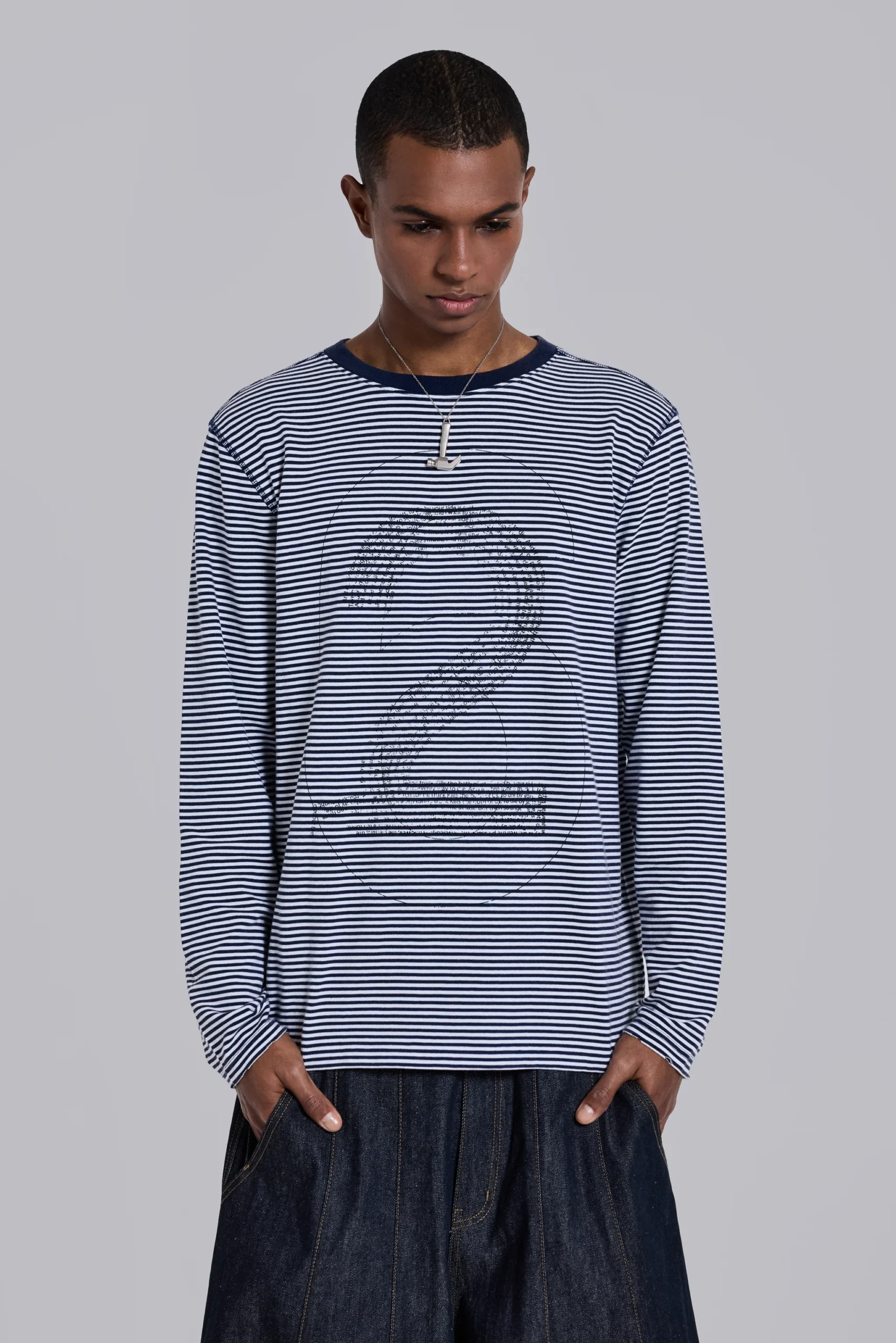 319-62-stripe-navy-long-sleeve-top-1.webp 62 Stripe Navy Long-Sleeve Top