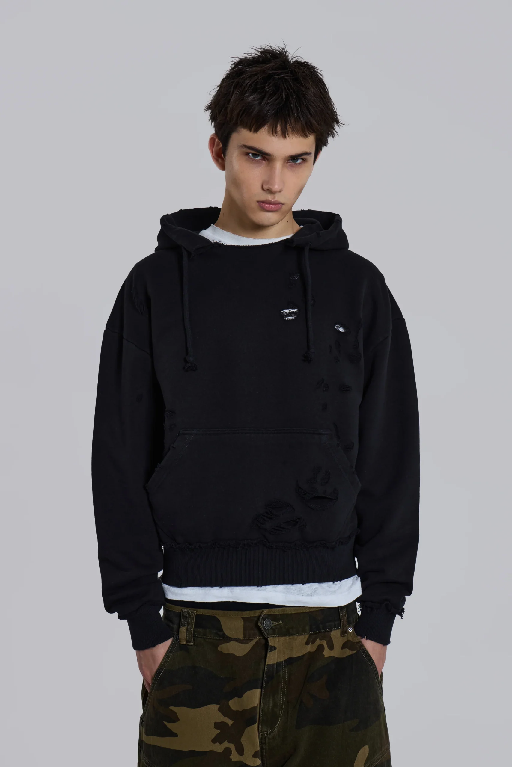Pullover Bitten Hoodie in Black