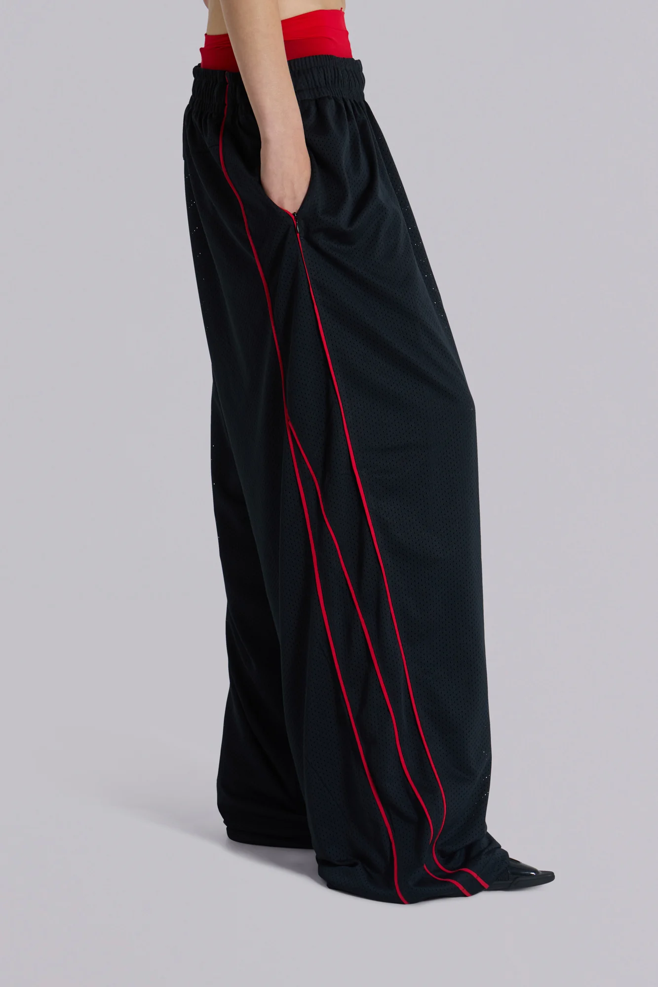 7552-black-mesh-vapor-tracksuit-bottoms-2.webp Black Mesh Vapor Tracksuit Bottoms
