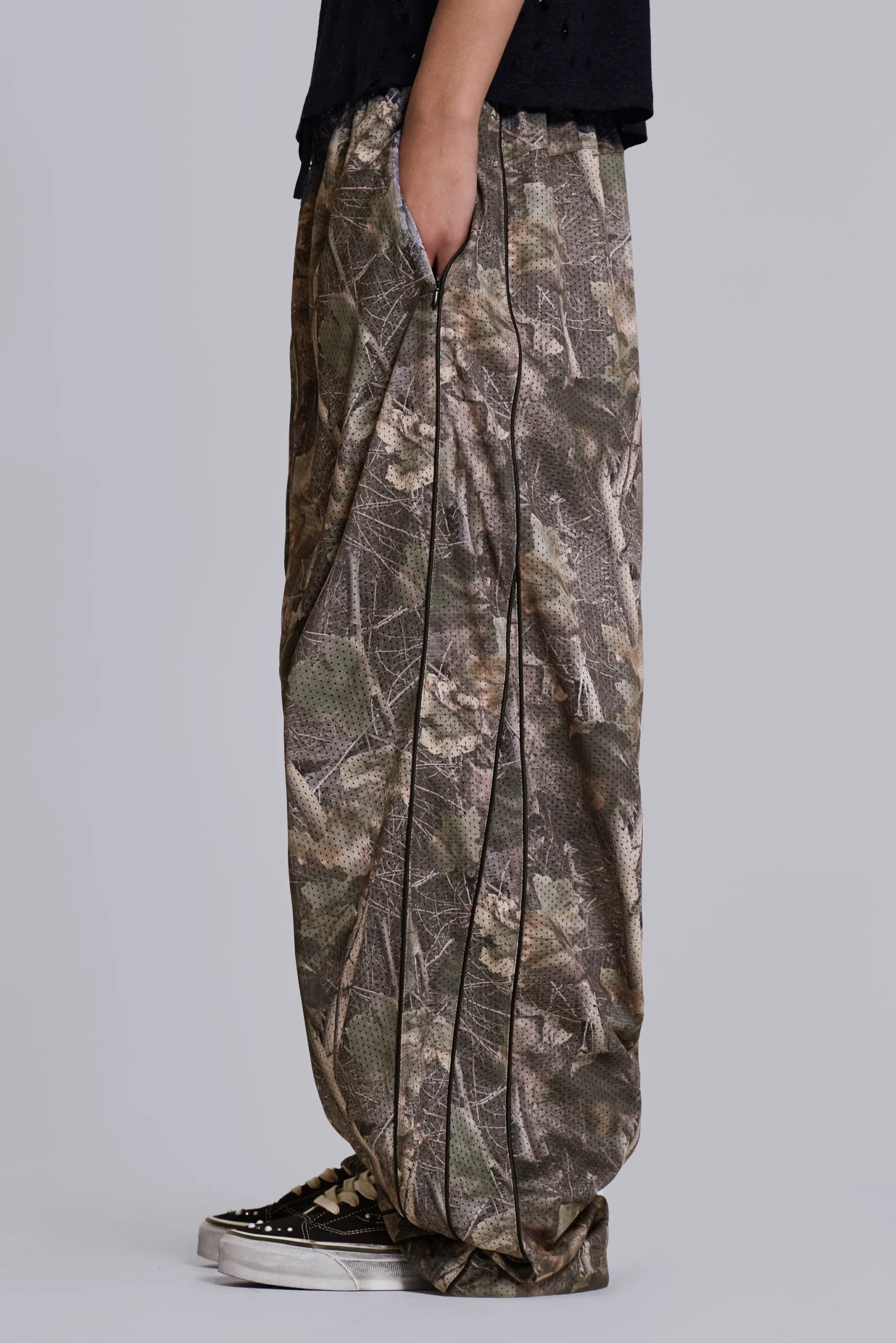 7899-forest-camo-mesh-vapor-tracksuit-bottoms-1.webp Forest Camo Mesh Vapor Tracksuit Bottoms