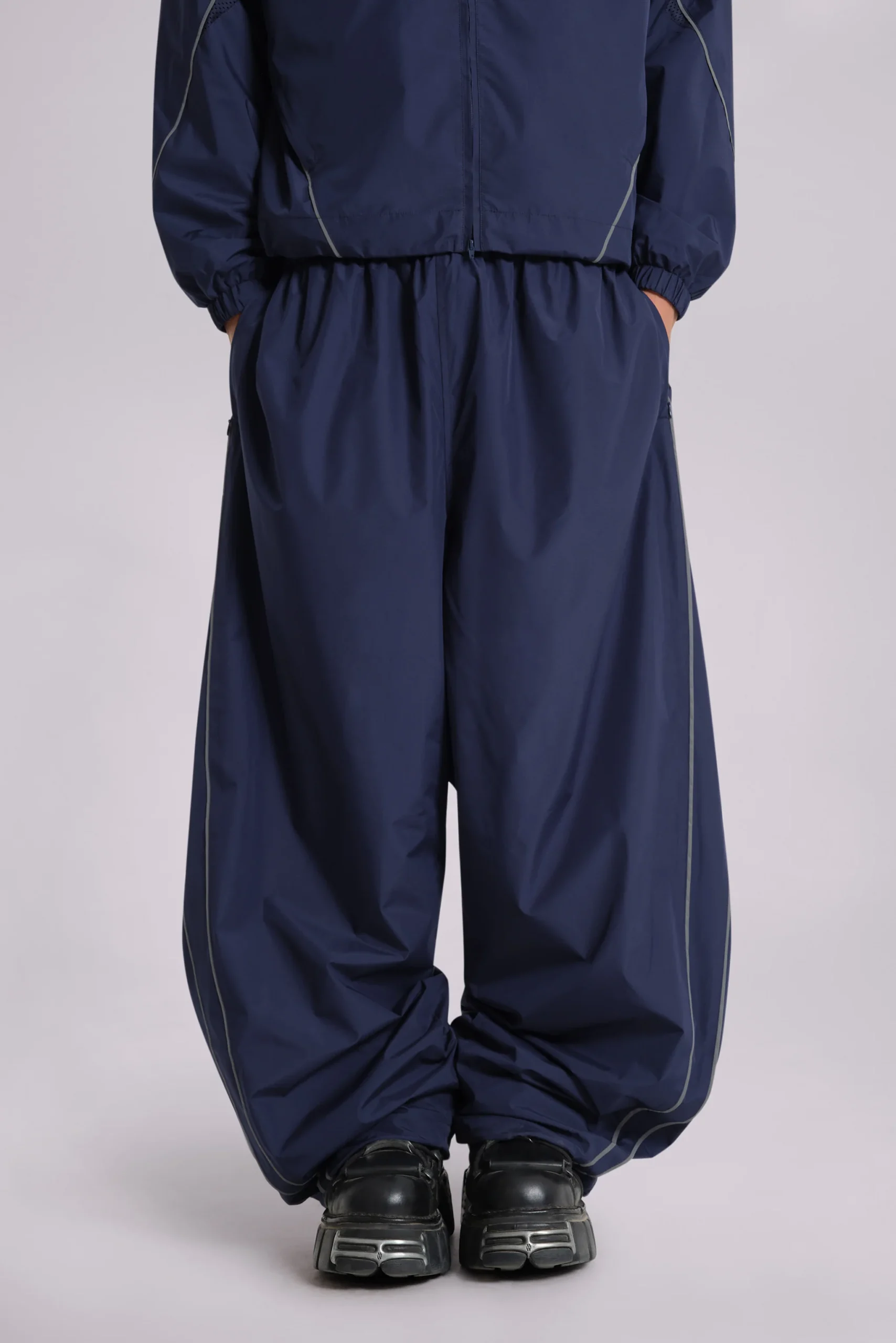 9112-navy-vapor-tracksuit-bottoms-7.webp Navy Vapor Tracksuit Bottoms
