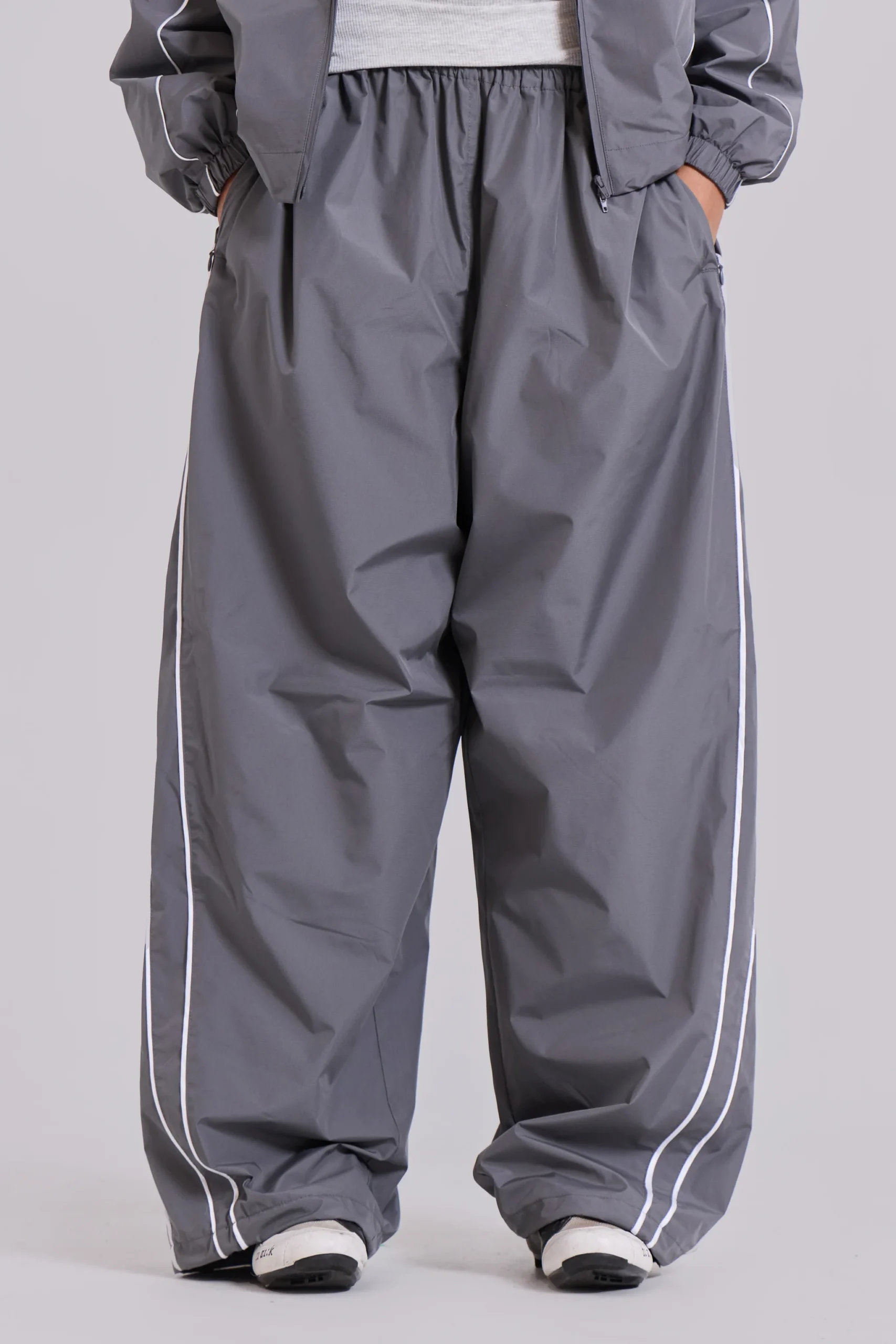 9755-grey-vapor-tracksuit-bottoms-2.webp Grey Vapor Tracksuit Bottoms