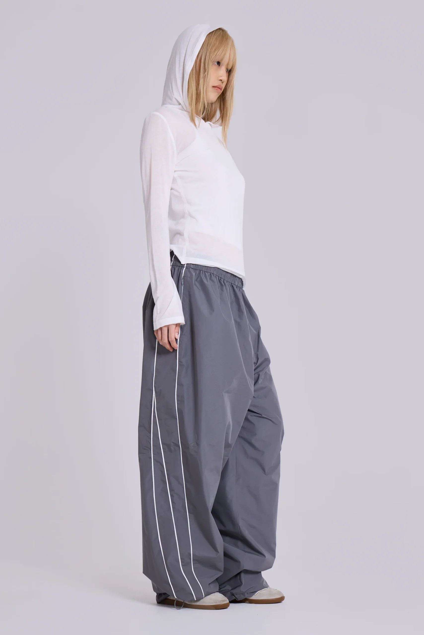 9755-grey-vapor-tracksuit-bottoms-8.webp Grey Vapor Tracksuit Bottoms